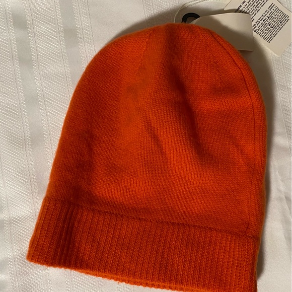 NWT Uniqlo 100% CASHMERE BEANIE - Picture 3 of 3
